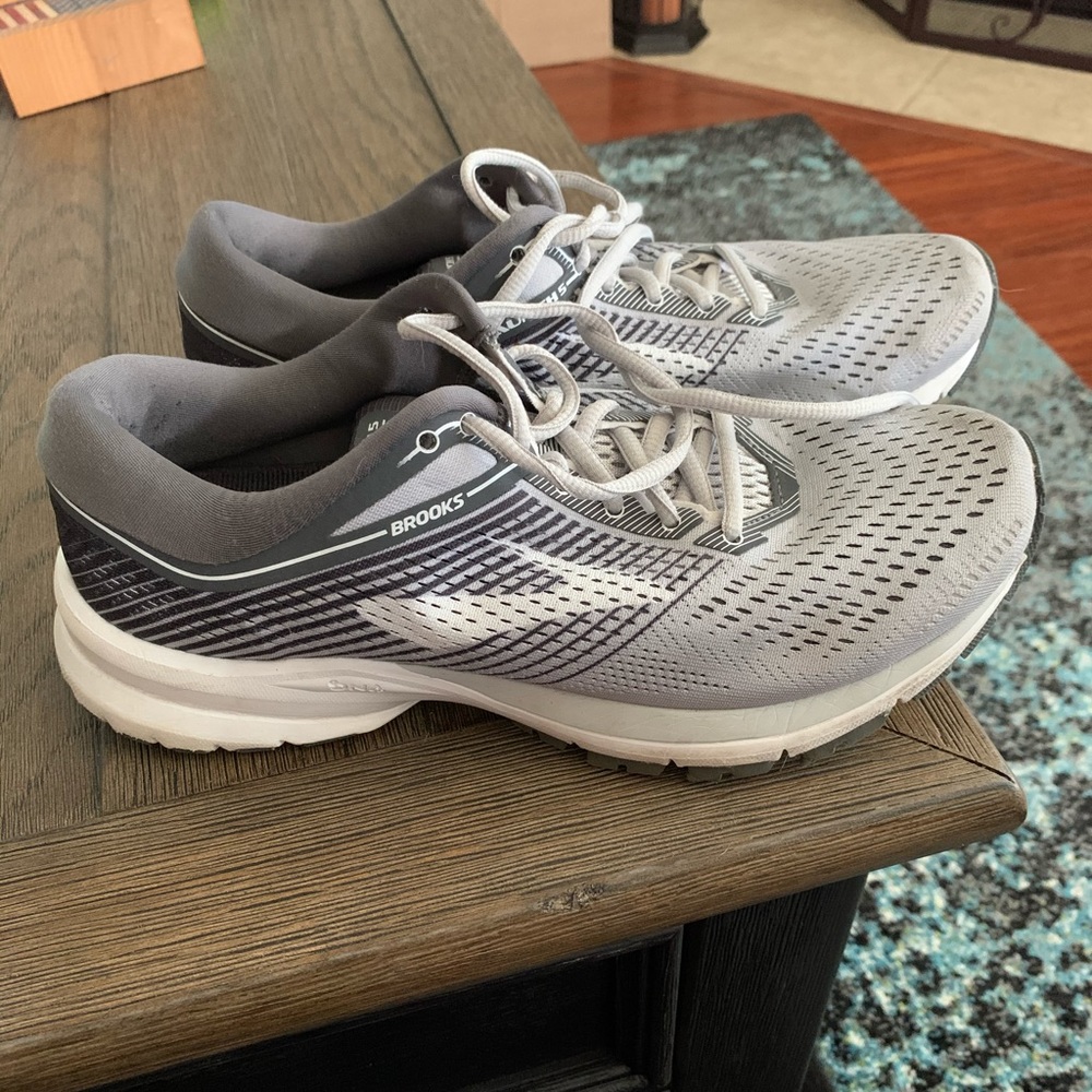 Women’s Brooks Launch 5 running shoes